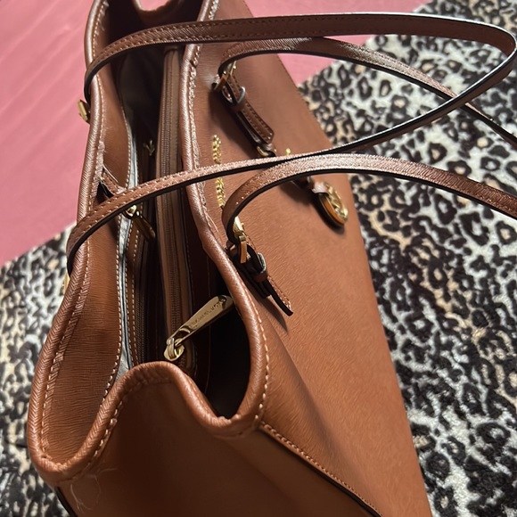 it's pretty, it's medium. I bless it why don't I use it only used 2 times - Picture 6 of 9